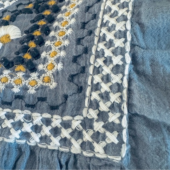 Max Studio Blue Embroidered Boho Peasant Top 3/4 Sleeve - Picture 7 of 9